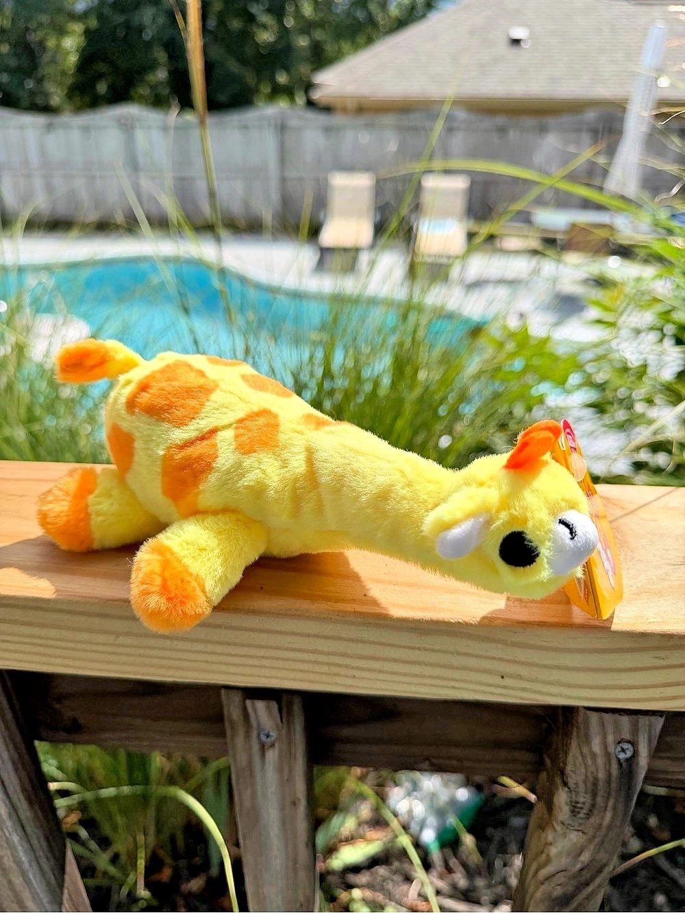 ZURU Hug A Lumps Gigi the Giraffe NWT